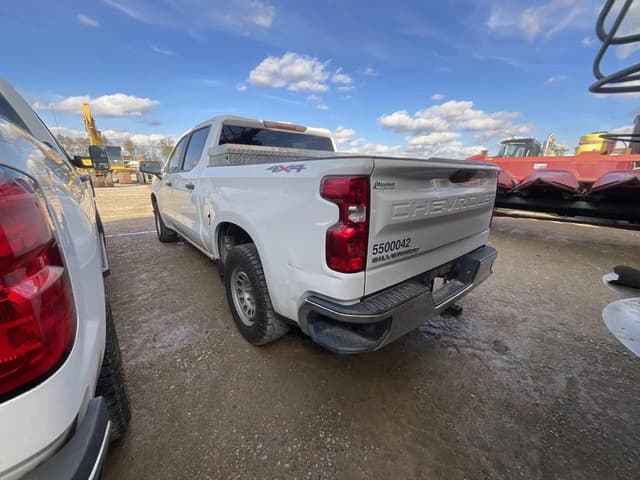 Image of Chevrolet Silverado equipment image 4