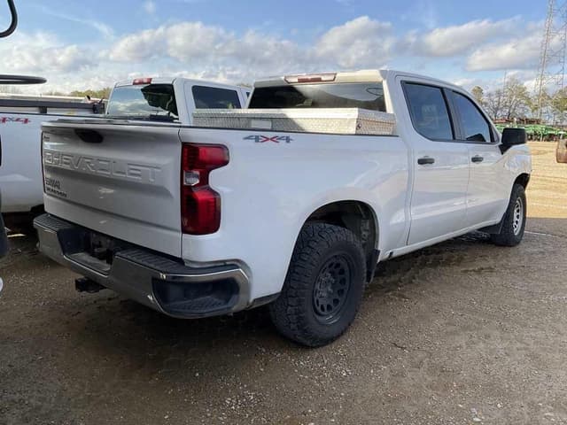 Image of Chevrolet Silverado equipment image 3