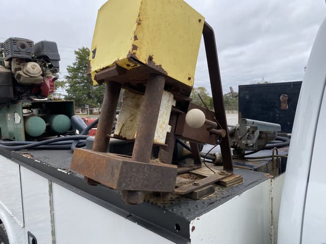 Image of Chevrolet 5500HD equipment image 4