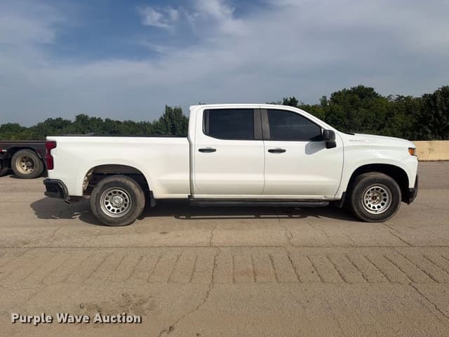 Image of Chevrolet Silverado equipment image 3