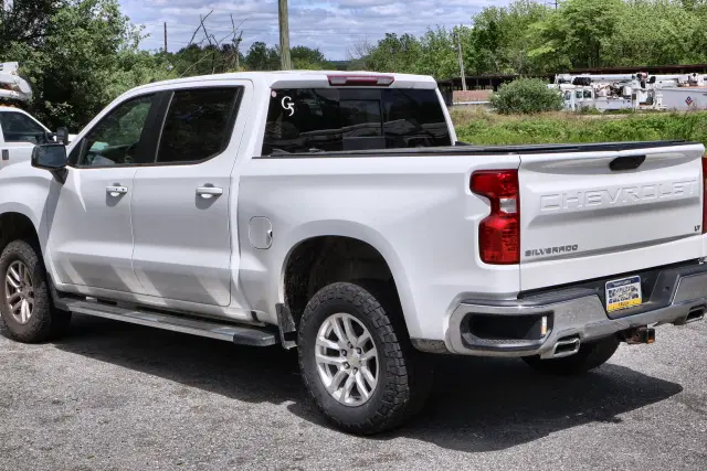 Image of Chevrolet Silverado equipment image 4