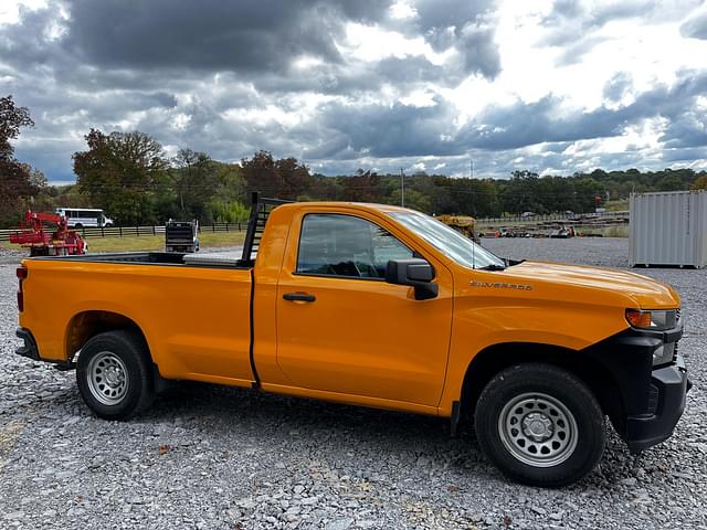 Image of Chevrolet Silverado equipment image 2