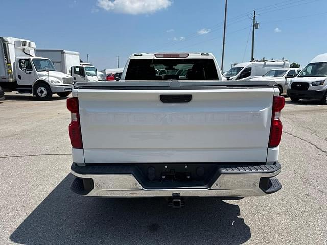 Image of Chevrolet Silverado equipment image 3