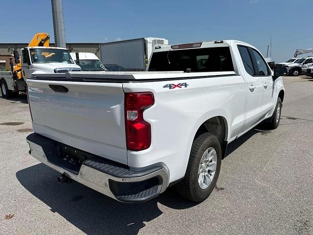 Image of Chevrolet Silverado equipment image 4