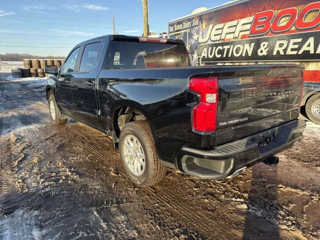 Image of Chevrolet Silverado equipment image 2