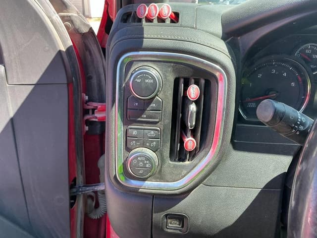 Image of Chevrolet 2500HD equipment image 4