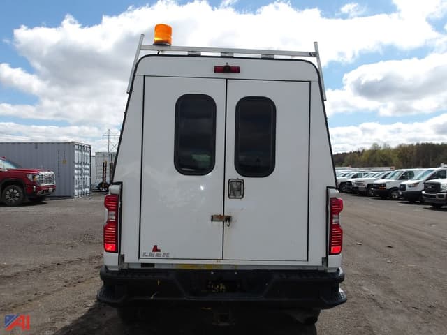 Image of Chevrolet 2500HD equipment image 3