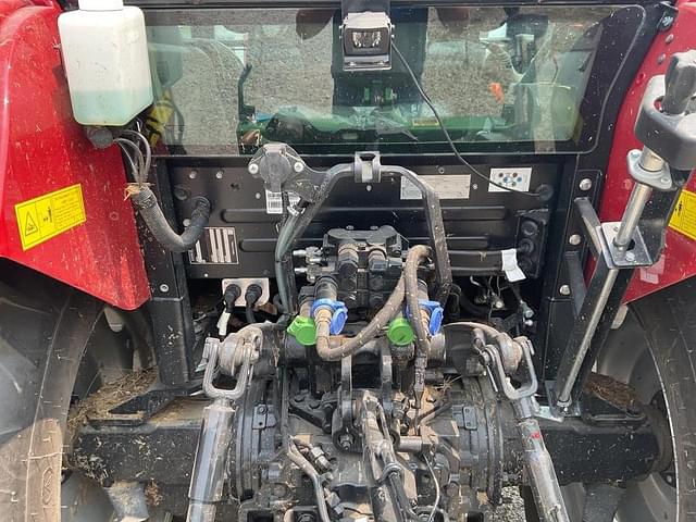 Image of Case IH Farmall 110C equipment image 4