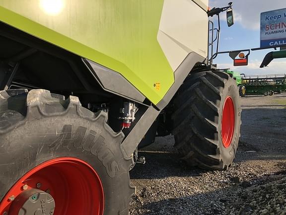 Main image CLAAS Lexion 7400 17