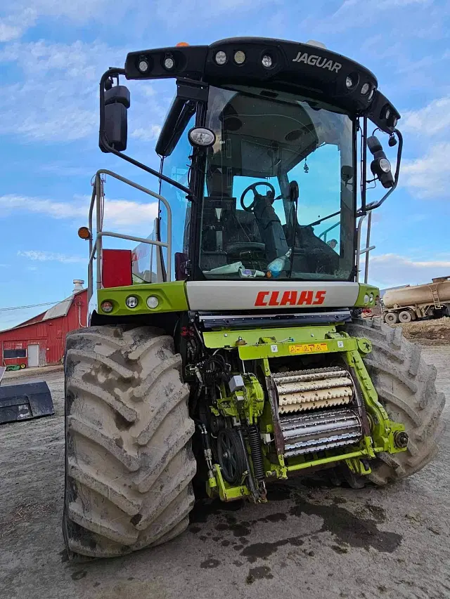 Image of CLAAS Jaguar 990 equipment image 2