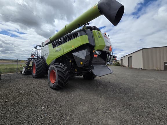 Image of CLAAS Lexion 6800 equipment image 1