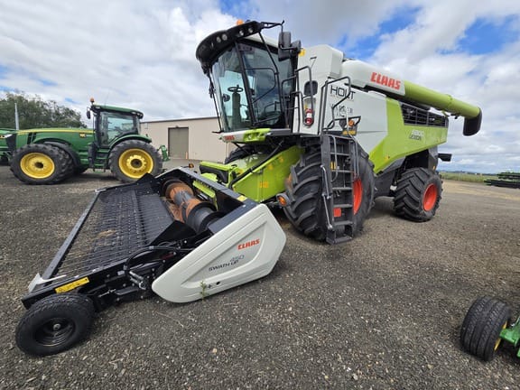 2020 CLAAS Lexion 6800 Equipment Image0