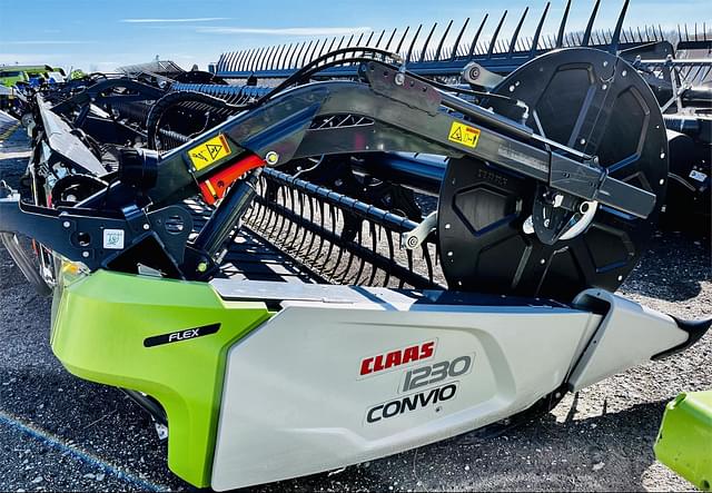 Image of CLAAS 1230 Convio equipment image 2