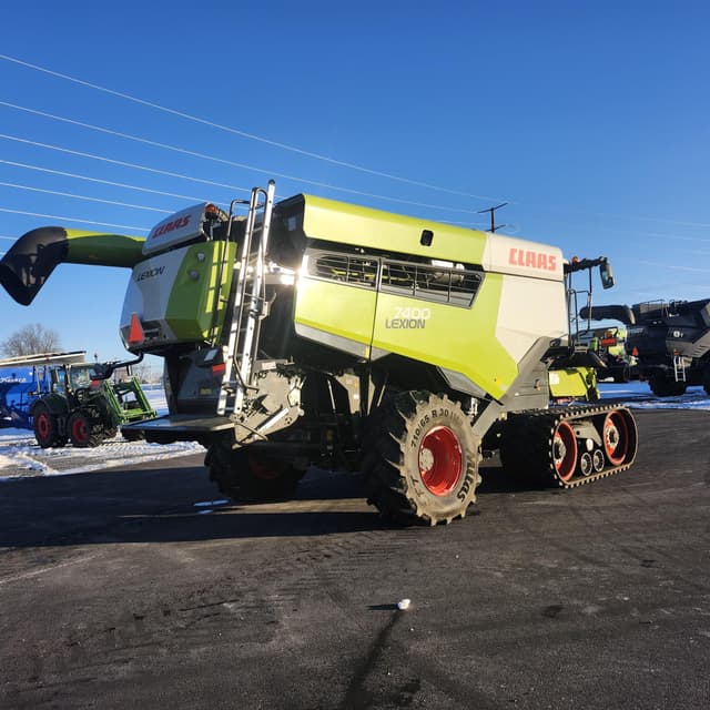 Image of CLAAS Lexion 7400TT equipment image 4