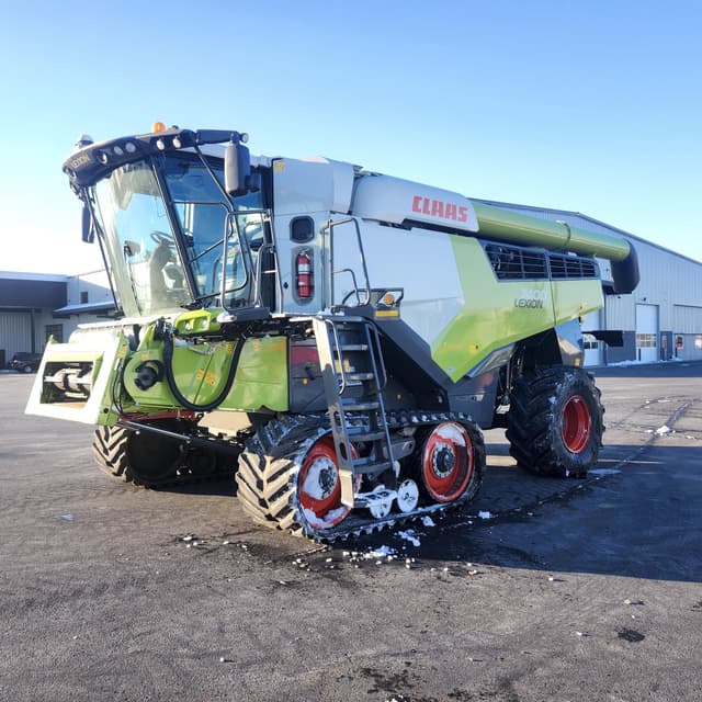 Image of CLAAS Lexion 7400TT equipment image 2