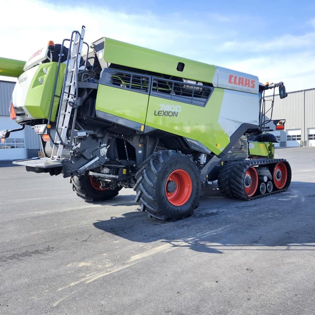Image of CLAAS Lexion 7400TT equipment image 4