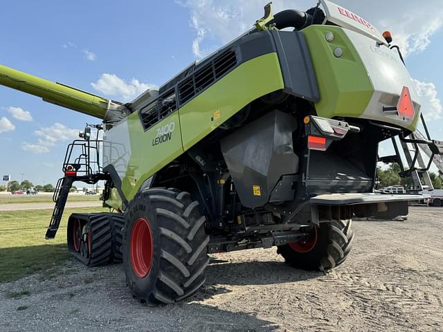 Image of CLAAS Lexion 7400TT equipment image 4