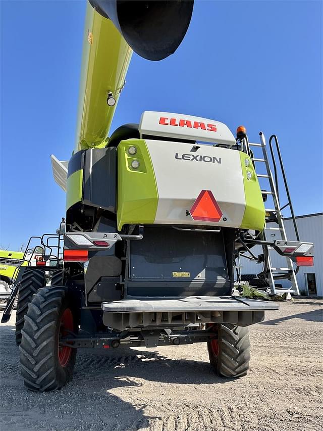 Image of CLAAS Lexion 7500 equipment image 4