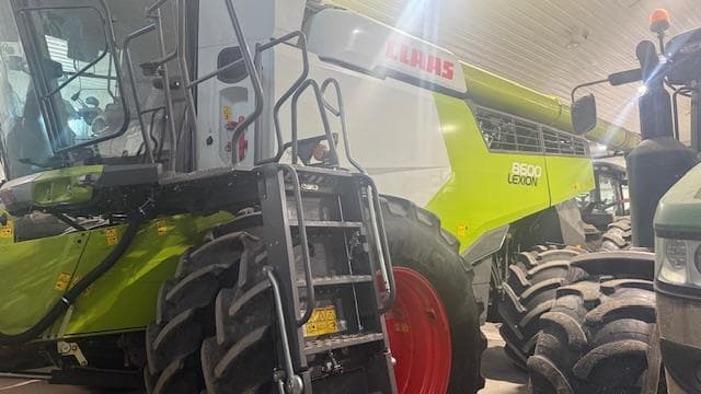 Image of CLAAS Lexion 8600 equipment image 4