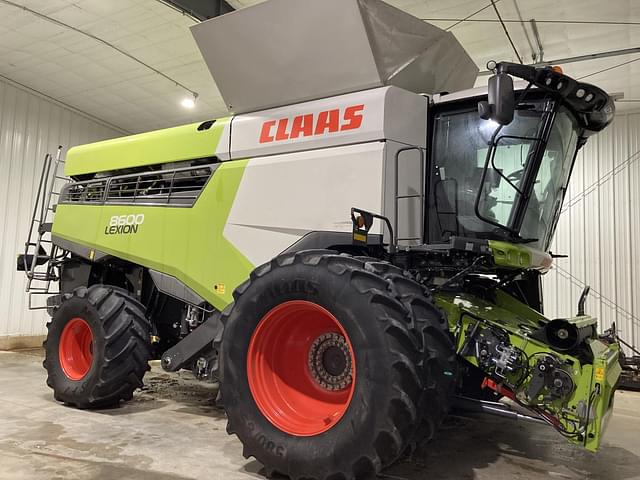 Image of CLAAS Lexion 8600 equipment image 2