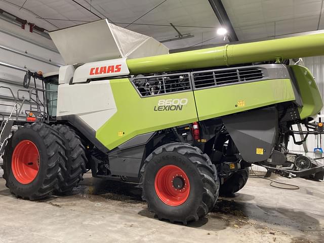 Image of CLAAS Lexion 8600 equipment image 4