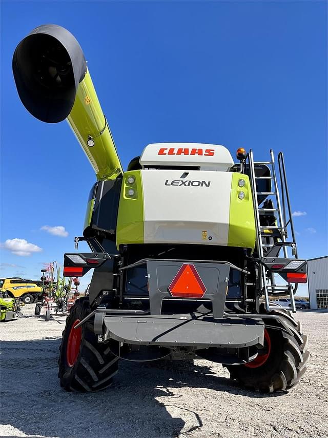 Image of CLAAS Lexion 8600 equipment image 4