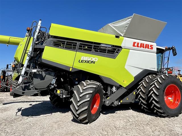 Image of CLAAS Lexion 8600 equipment image 1