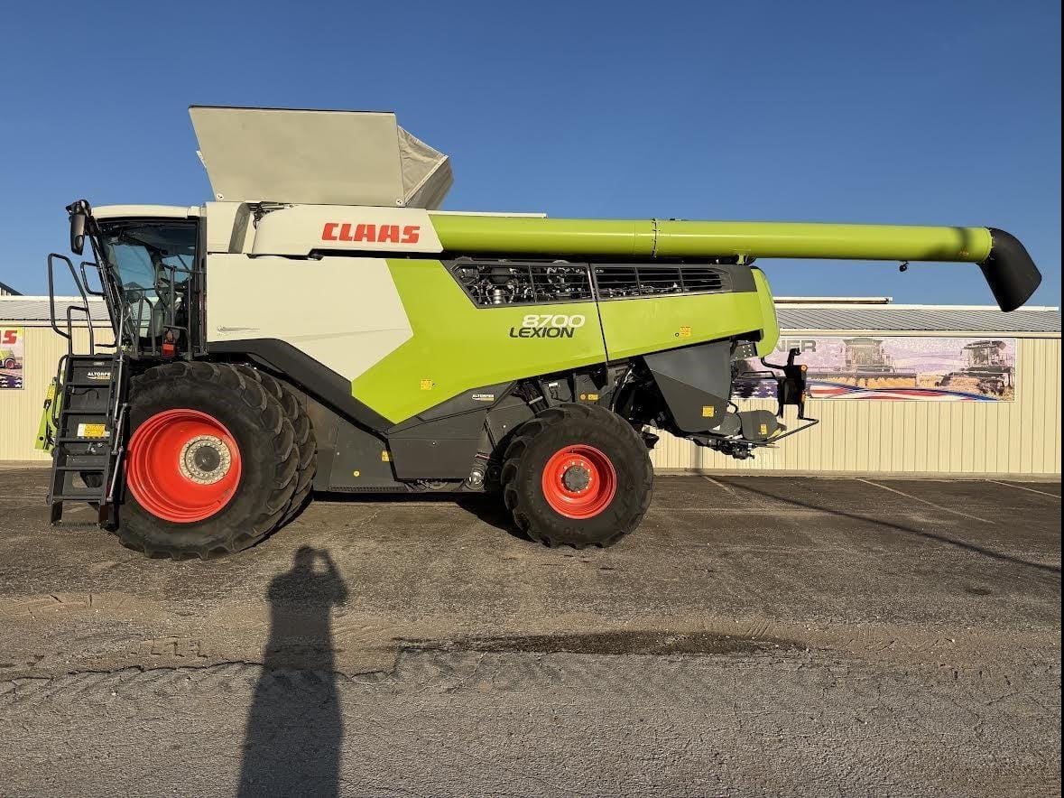 2020 CLAAS Lexion 8700 Equipment Image0