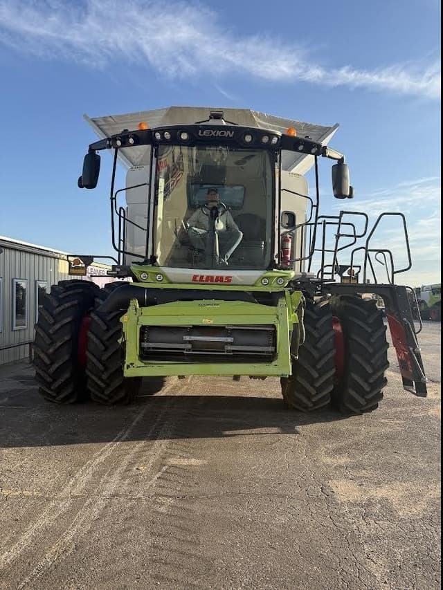 Image of CLAAS Lexion 8700 equipment image 3