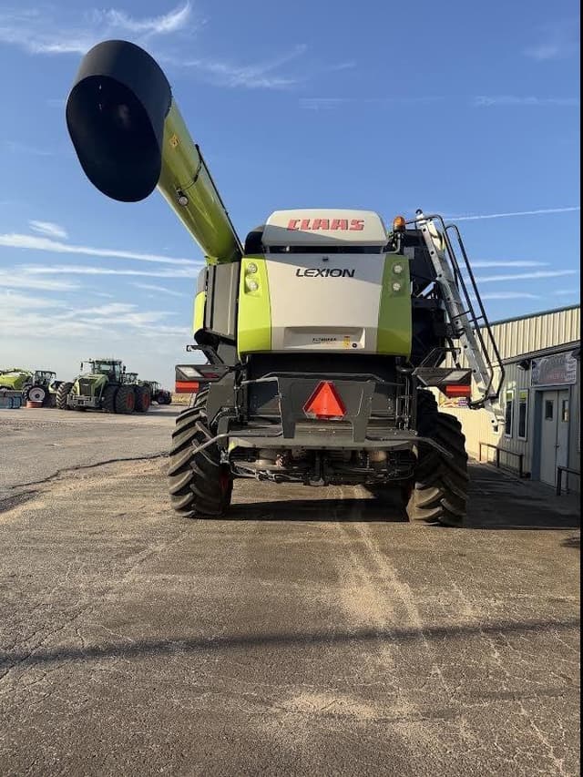 Image of CLAAS Lexion 8700 equipment image 2