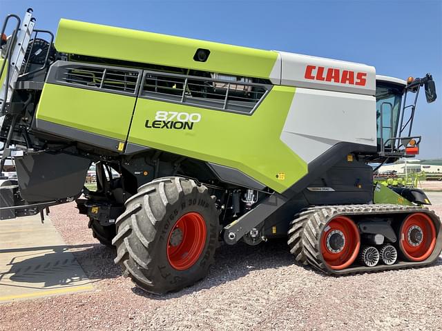 Image of CLAAS Lexion 8700TT equipment image 1