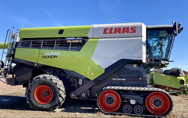 Image of CLAAS Lexion 8700TT equipment image 2