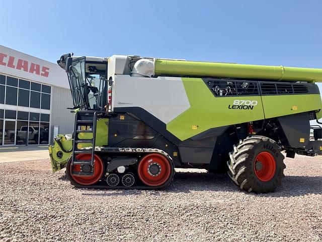 Image of CLAAS Lexion 8700TT equipment image 2