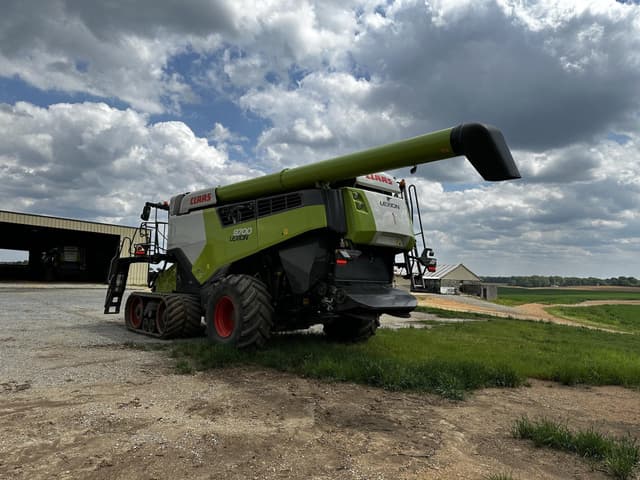 Image of CLAAS Lexion 8700TT equipment image 1
