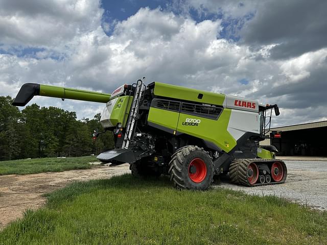 Image of CLAAS Lexion 8700TT equipment image 2