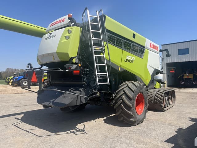 Image of CLAAS Lexion 8700TT equipment image 2
