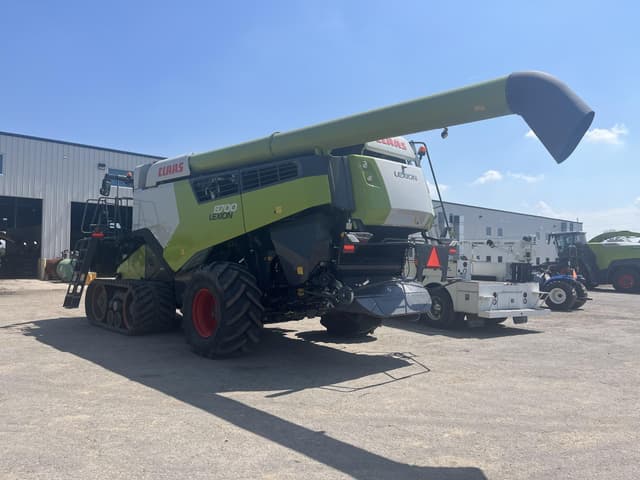 Image of CLAAS Lexion 8700TT equipment image 3