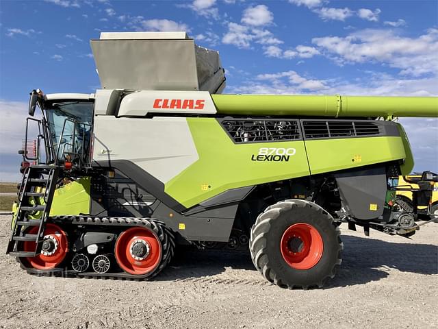 Image of CLAAS Lexion 8700TT equipment image 1