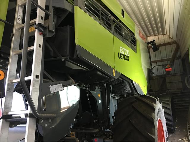 Image of CLAAS Lexion 8700TT equipment image 4