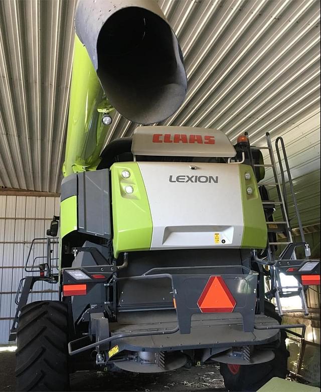 Image of CLAAS Lexion 8700TT equipment image 3