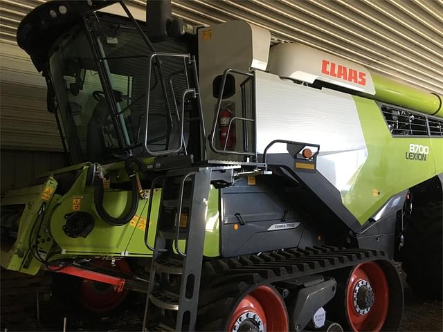 Image of CLAAS Lexion 8700TT equipment image 2
