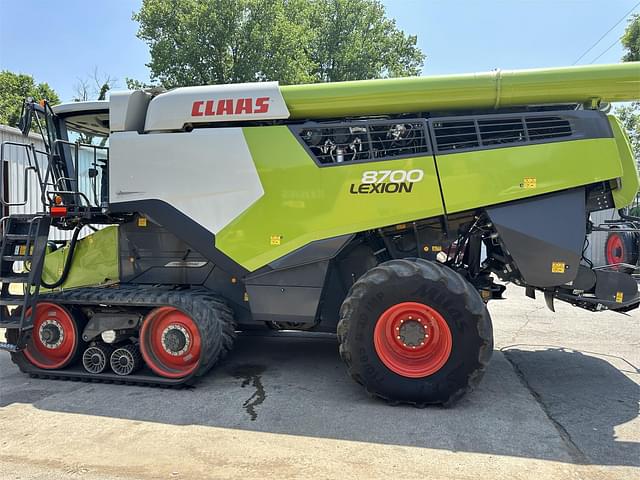 Image of CLAAS Lexion 8700TT equipment image 4