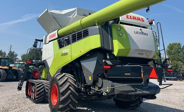 Image of CLAAS Lexion 8700TT equipment image 2