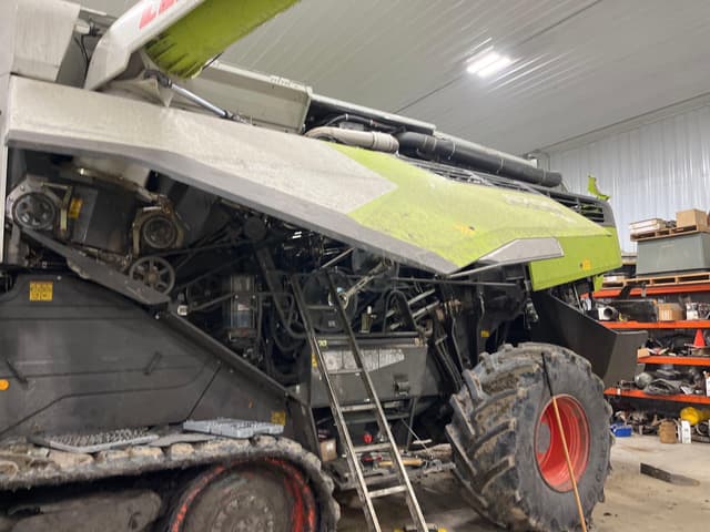 Image of CLAAS Lexion 8700TT equipment image 2