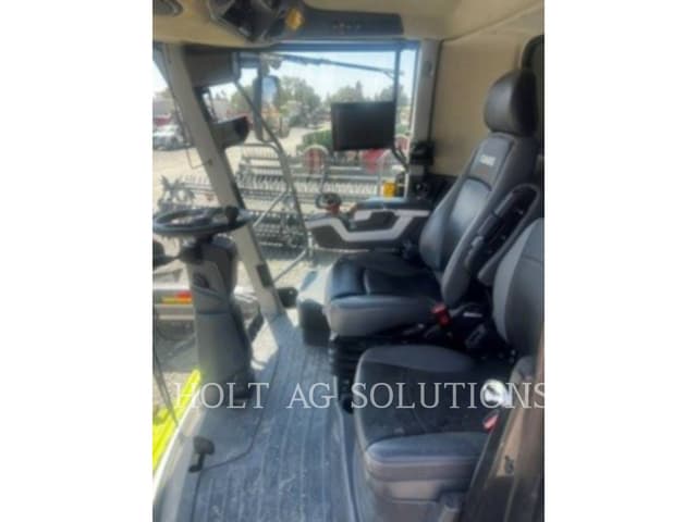 Image of CLAAS Lexion 8700TT equipment image 4