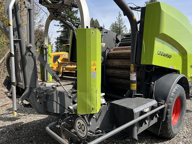 Image of CLAAS Rollant 455 equipment image 4