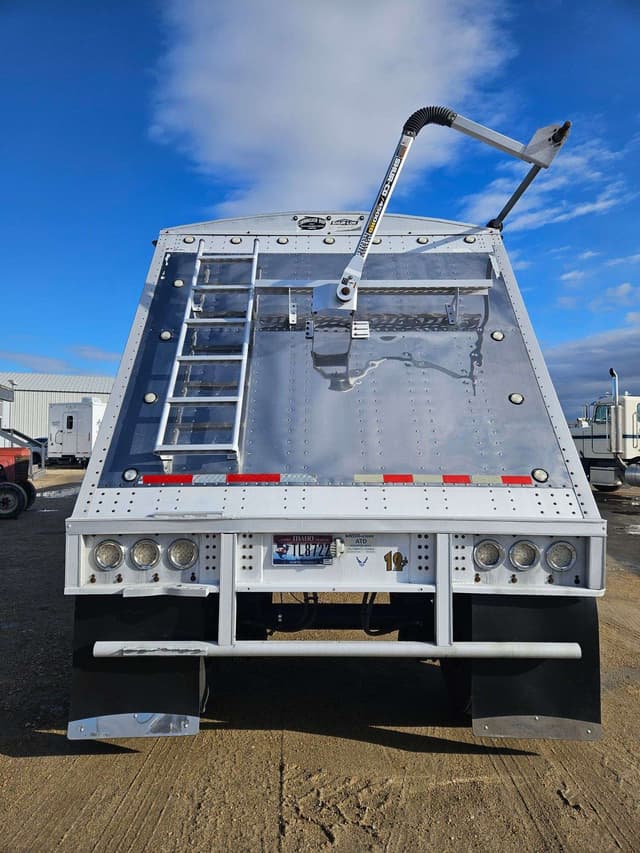 Image of Cornhusker 800 equipment image 2