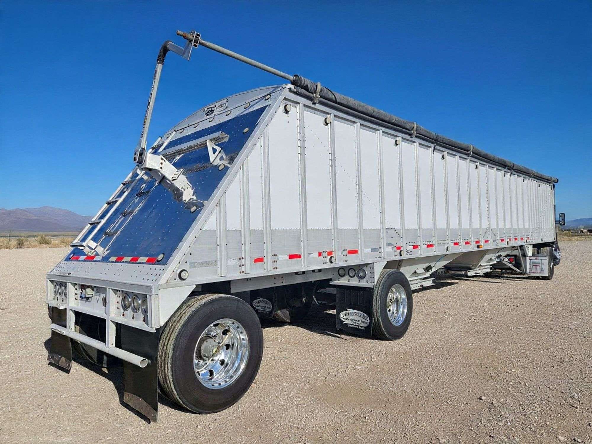 2020 Cornhusker 800 Equipment Image0