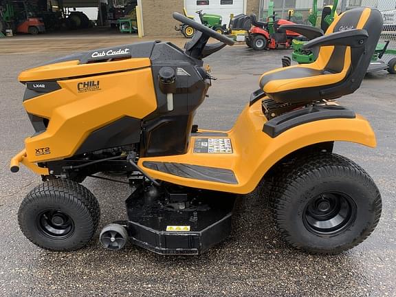 Image of Cub Cadet XT2 LX42 Primary image