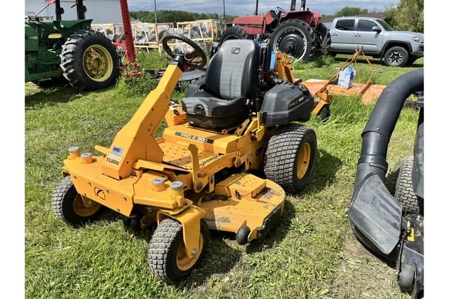 Image of Cub Cadet PRO Z900 equipment image 3